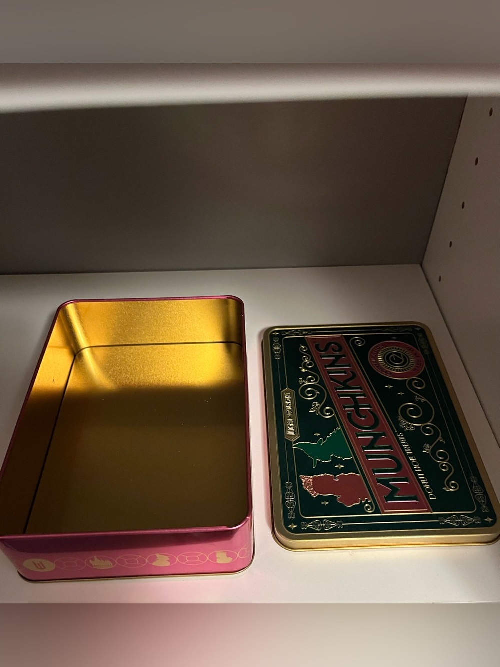 Limited Edition Dunkin WICKED Munchkin Tin - Picture 4 of 4